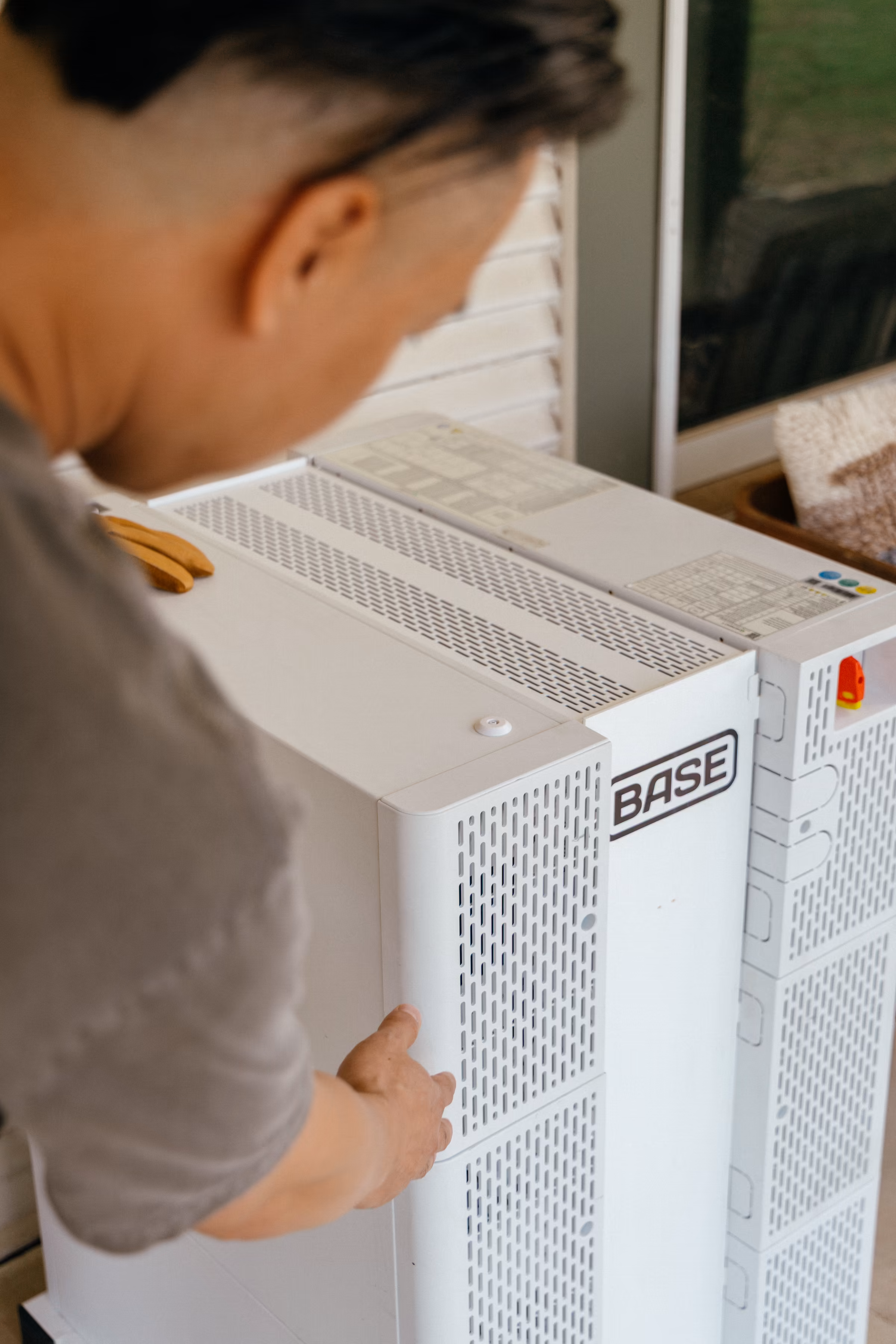 Base battery unit installed outdoors
